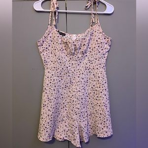 SHEIN Short Floral Romper with Tie Straps